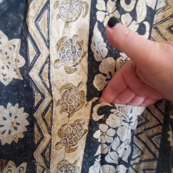 ROYAL CREATIONS HAWAIIN MEN BUTTON UP. XL. SHORT SLEEVE. - Picture 2 of 7